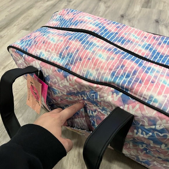 Betsey Johnson Weekender bag. Brand new with tags! - Picture 6 of 17